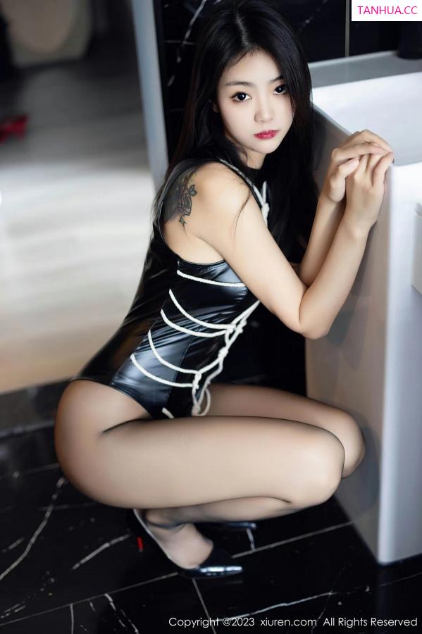 可乐Vicky  [XiuRen]高清写真图 2023.06.28 No.6990 可乐Vicky 丝袜美腿第40张图片